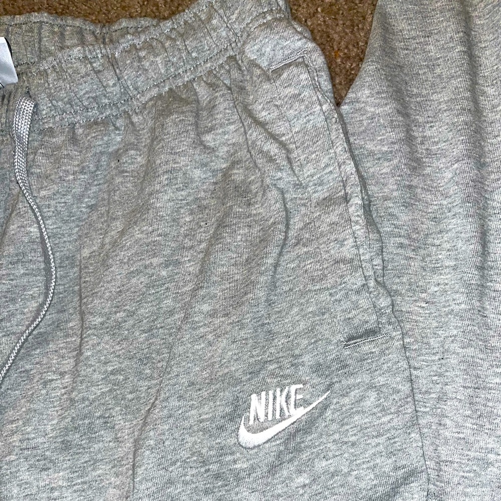 Nike Sportswear Club Fleece
Men's Jersey Pants - Men’s Large